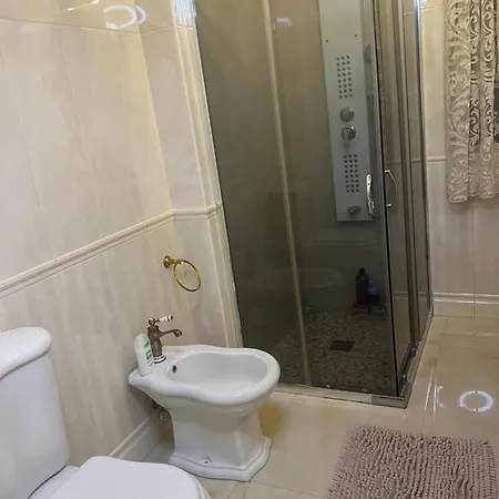 Πανσιόν Temptation Airport Fontanarossa Shared House With Several *